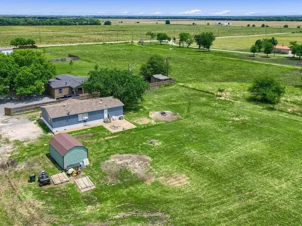 881 County Road 4625, Trenton, TX 75490