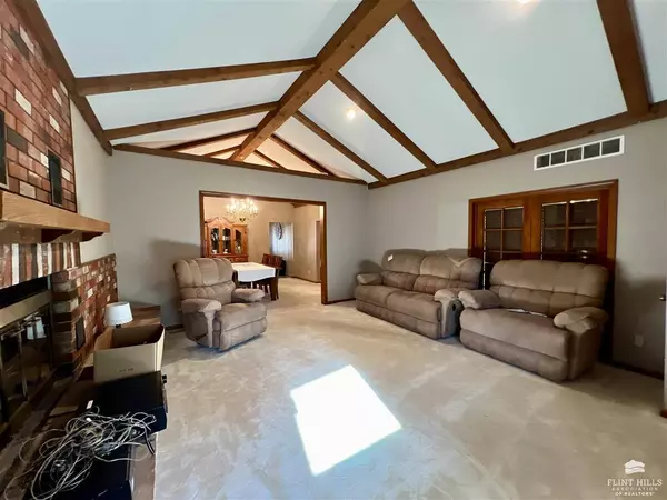 318 N F ST, Herington, KS 67449