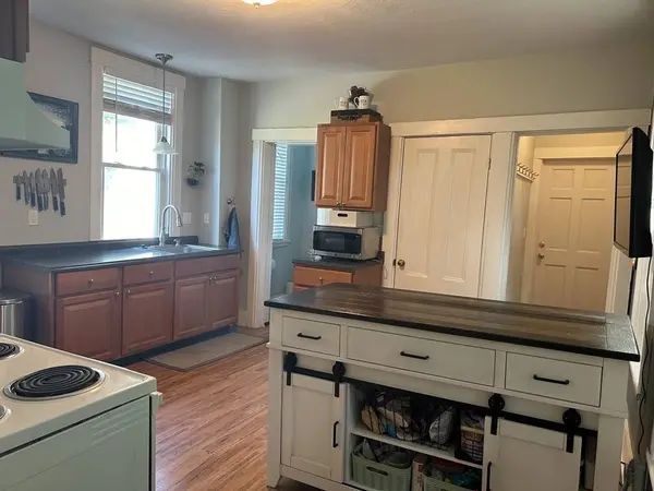 65 Houghton St, Hudson, MA 01749