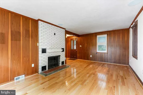 7 FARM AVE, Wilmington, DE 19810