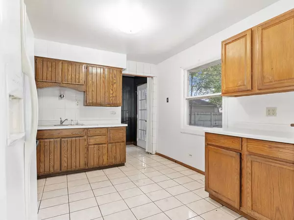 541 Lakelawn BLVD, Aurora, IL 60506