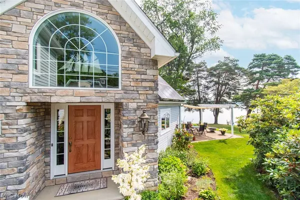 6734 Lakeview RD, Hanoverton, OH 44423