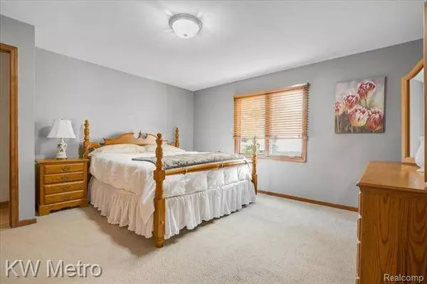 18962 PROVENCIAL Drive, Macomb, MI 48044