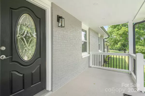 121 Edgewood RD S, Asheville, NC 28803