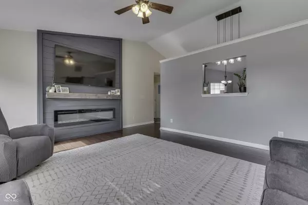 2015 Calvert CIR, Greenwood, IN 46143