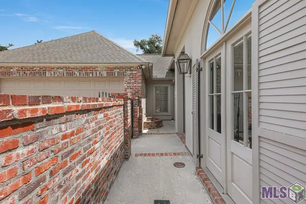 1002 CORNERSTONE DR, Baton Rouge, LA 70810