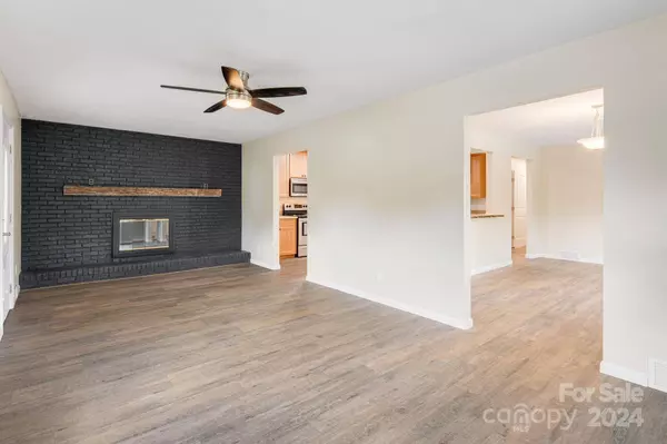 121 Edgewood RD S, Asheville, NC 28803