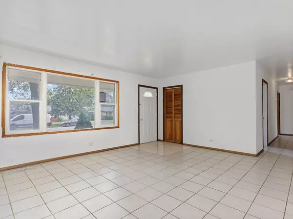 541 Lakelawn BLVD, Aurora, IL 60506