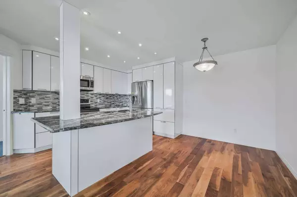 2212 34 AVE SW #408, Calgary, AB T2T 2C4