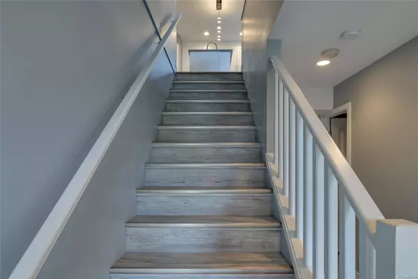 521 Lori Pl, Nanaimo, BC V9R 0H5