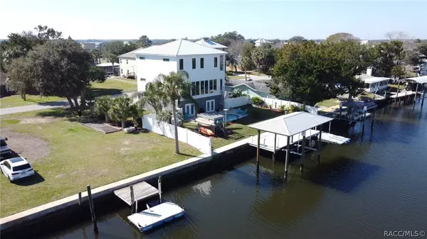 11711 W Sunnybrook CT, Crystal River, FL 34429