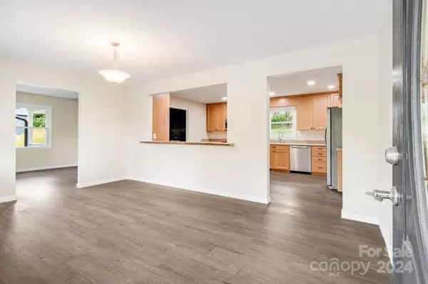 121 Edgewood RD S, Asheville, NC 28803