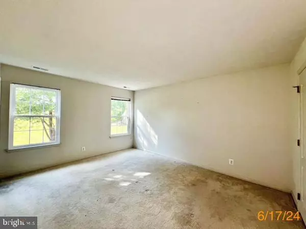 81 MAPLE LEAF CIR, Sewell, NJ 08080