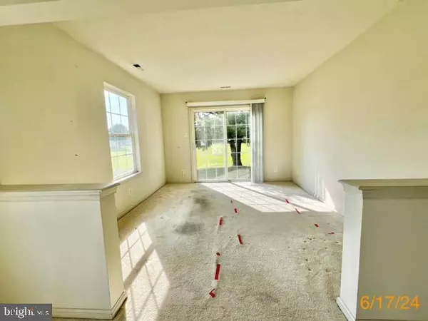 81 MAPLE LEAF CIR, Sewell, NJ 08080