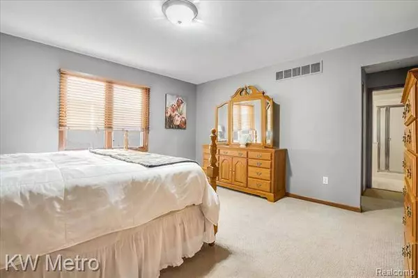 18962 PROVENCIAL Drive, Macomb, MI 48044