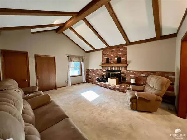 318 N F ST, Herington, KS 67449