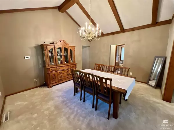 318 N F ST, Herington, KS 67449