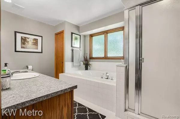 18962 PROVENCIAL Drive, Macomb, MI 48044