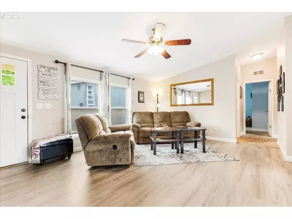 515 MADSEN LOOP, Carlton, OR 97111