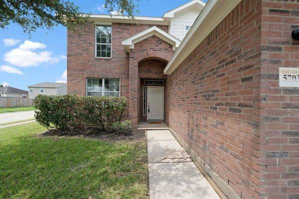 5703 Park Village DR, Houston, TX 77048