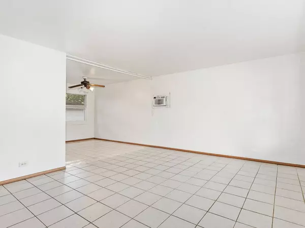 541 Lakelawn Boulevard, Aurora, IL 60506