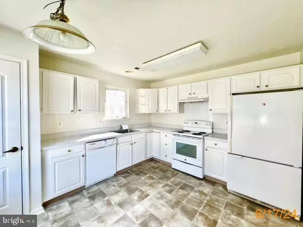 81 MAPLE LEAF CIR, Sewell, NJ 08080