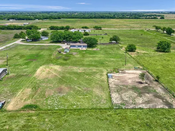 881 County Road 4625, Trenton, TX 75490