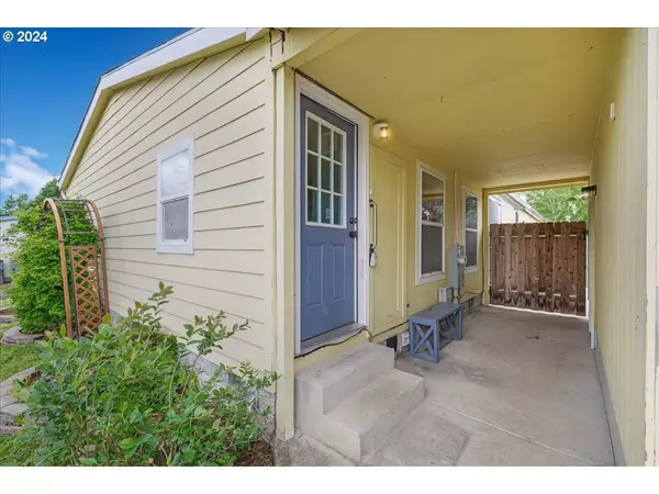 515 MADSEN LOOP, Carlton, OR 97111