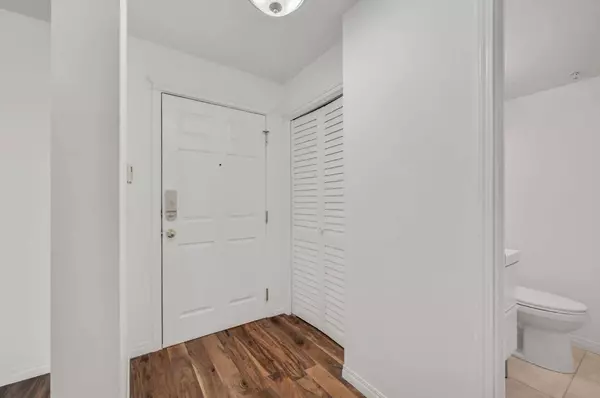 2212 34 AVE SW #408, Calgary, AB T2T 2C4