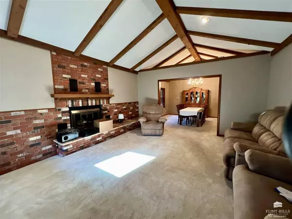 318 N F ST, Herington, KS 67449