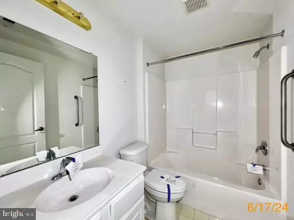 81 MAPLE LEAF CIR, Sewell, NJ 08080