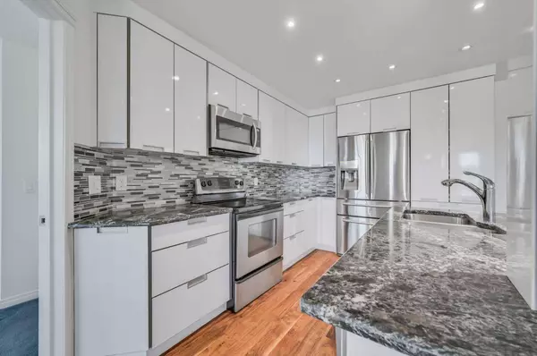 2212 34 AVE SW #408, Calgary, AB T2T 2C4