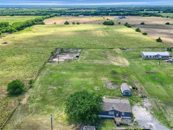 881 County Road 4625, Trenton, TX 75490