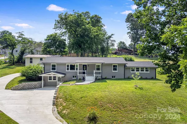 121 Edgewood RD S, Asheville, NC 28803