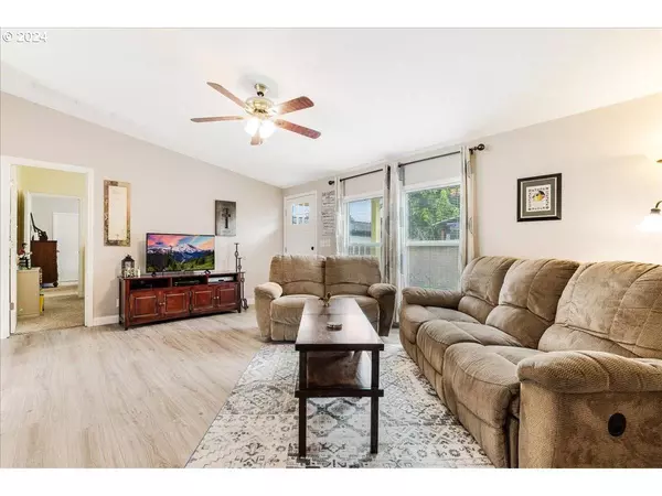 515 MADSEN LOOP, Carlton, OR 97111