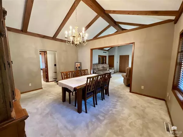 318 N F ST, Herington, KS 67449