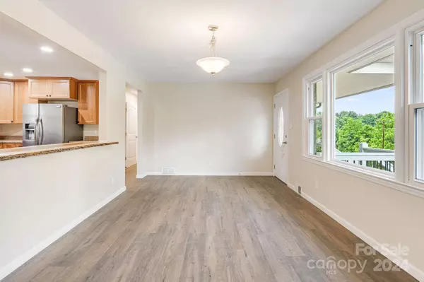 121 Edgewood RD S, Asheville, NC 28803