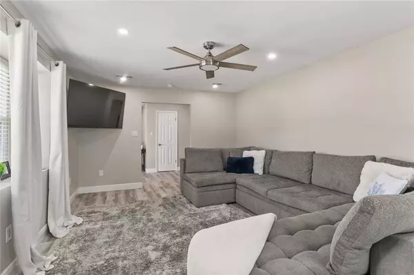 24 W LEVERT DR, Luling, LA 70070