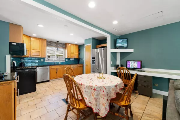 192 W Jeffery Avenue, Wheeling, IL 60090