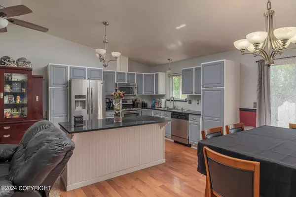 7100 W Gladstone LN, Wasilla, AK 99654