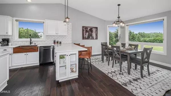 5677 Falconer DR, Bismarck, ND 58504