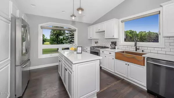 5677 Falconer DR, Bismarck, ND 58504