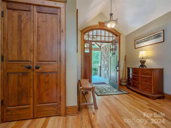 380 Lurewoods Manor DR, Lake Lure, NC 28746