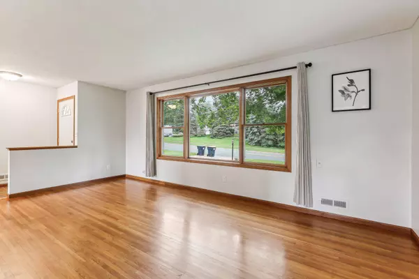 1104 W 136th ST, Burnsville, MN 55337