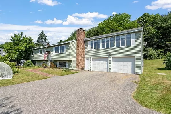 4 Ridgemont Dr, Londonderry, NH 03053