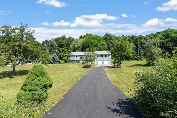 4 Ridgemont Dr, Londonderry, NH 03053