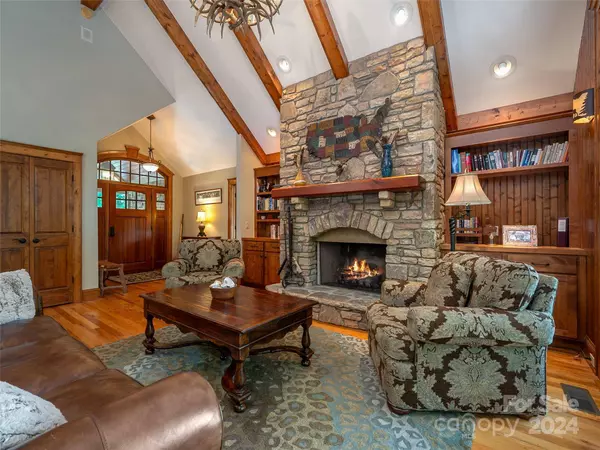 380 Lurewoods Manor DR, Lake Lure, NC 28746