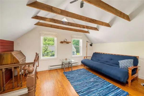 84 Elm ST, Upton, MA 01568