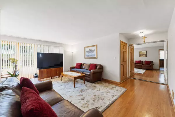 7232 W Crain Street, Niles, IL 60714