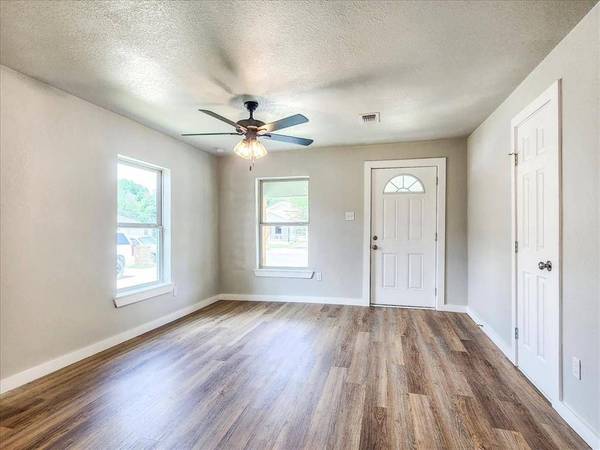 3304 Gordon Avenue, Fort Worth, TX 76110